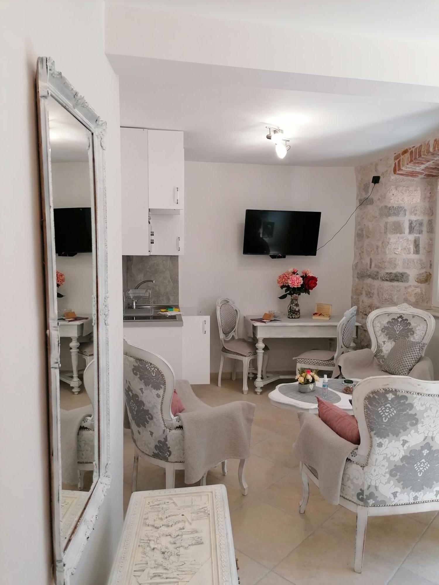 New Renovated Old Town Martiva Apartment Kotor Phòng bức ảnh