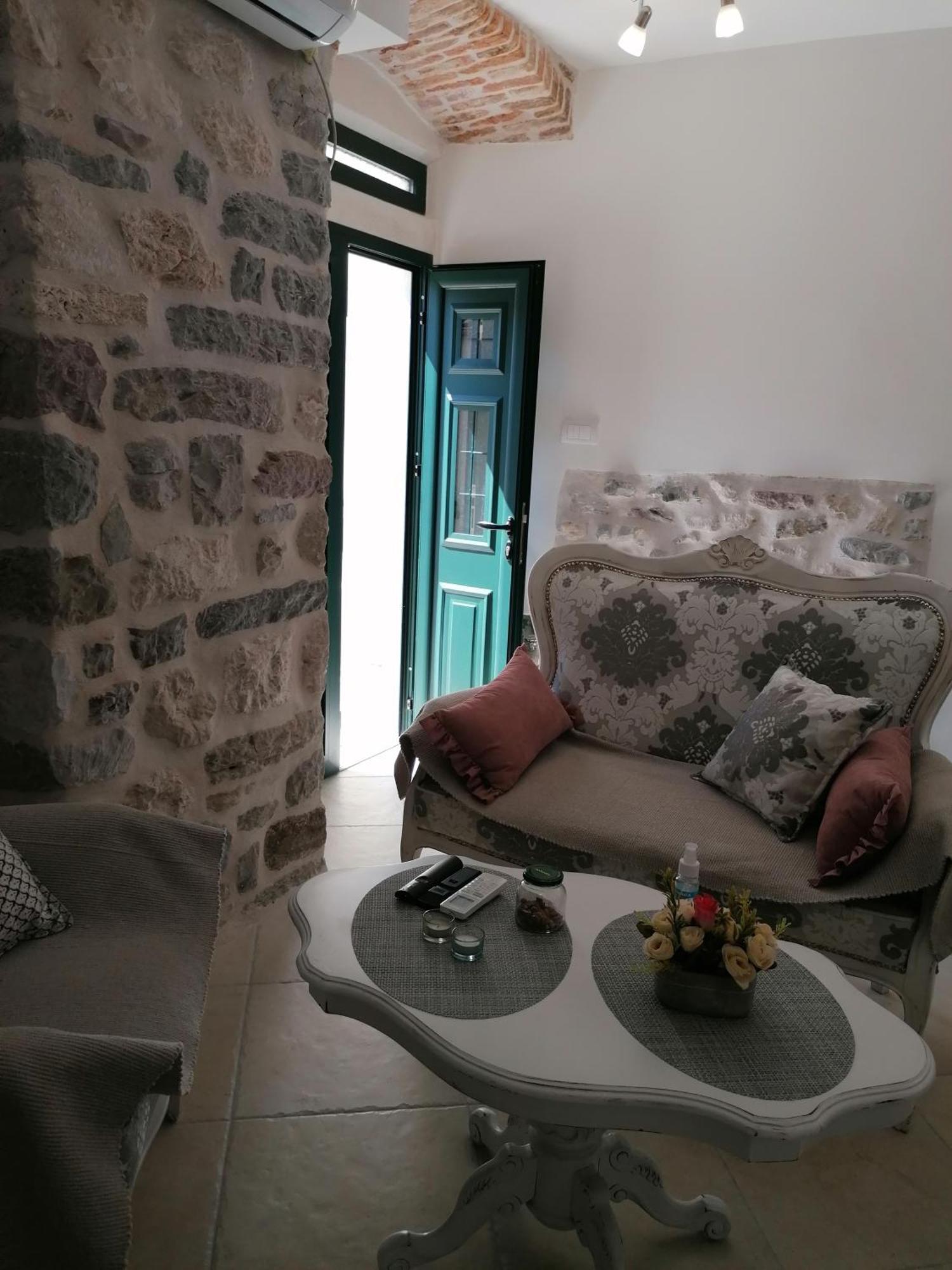 New Renovated Old Town Martiva Apartment Kotor Phòng bức ảnh