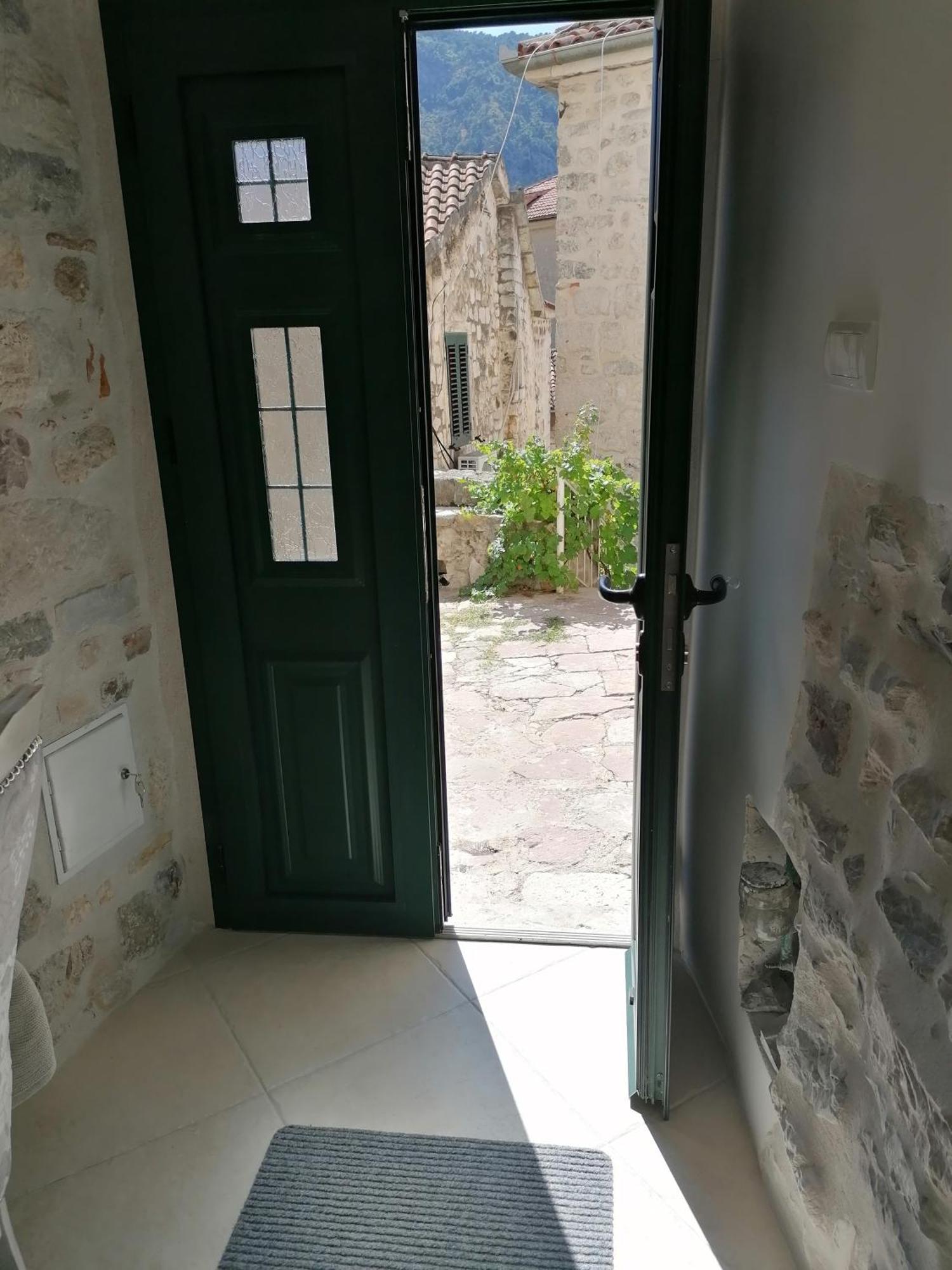 New Renovated Old Town Martiva Apartment Kotor Phòng bức ảnh